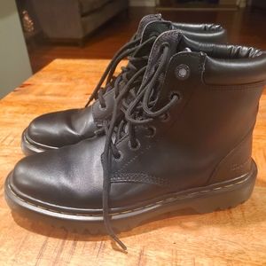 Dr. Martens Cartor Size 8 womens/ 7 Men